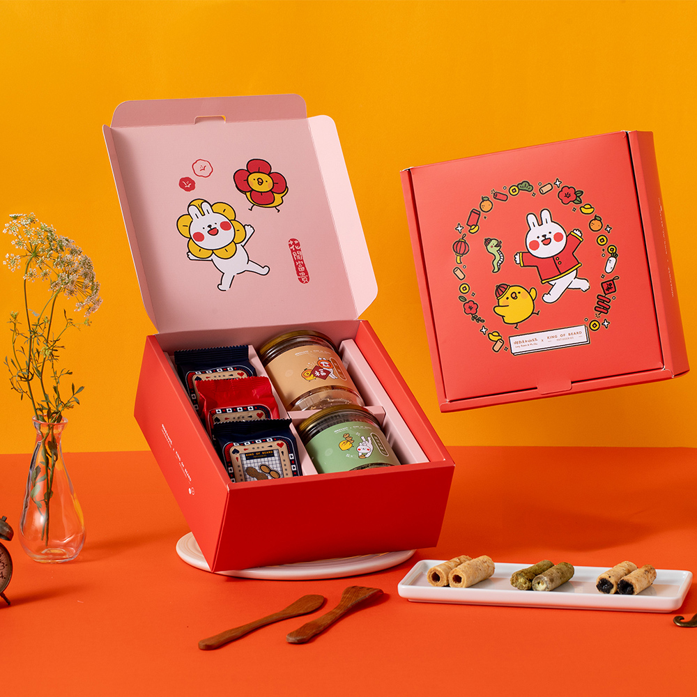 King Of Beard 鬍子國王 春節聯名 富貴啾臨門蛋捲5入禮盒_隨手瓶(抹茶奶酥+奶油)+撲克牌包裝(芝麻+巧克力+花生)