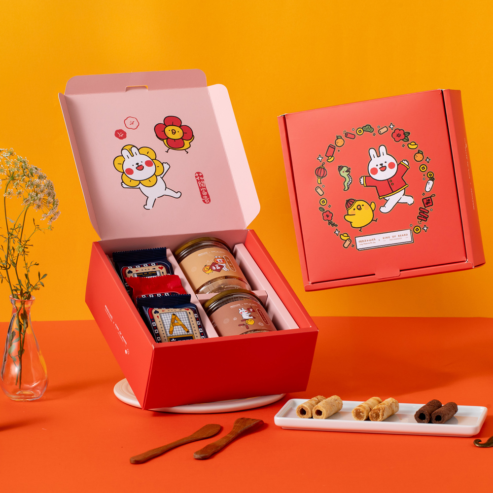 King Of Beard 鬍子國王 春節聯名 富貴啾臨門蛋捲5入禮盒_隨手瓶(肉鬆+奶油)+撲克牌包裝(芝麻+巧克力+花生)