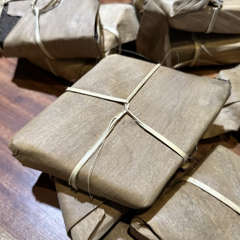 茶韻 【 茶韻 】25年陳 千禧竹葉菱形磚 甜水磚 熟茶 淨含量300克