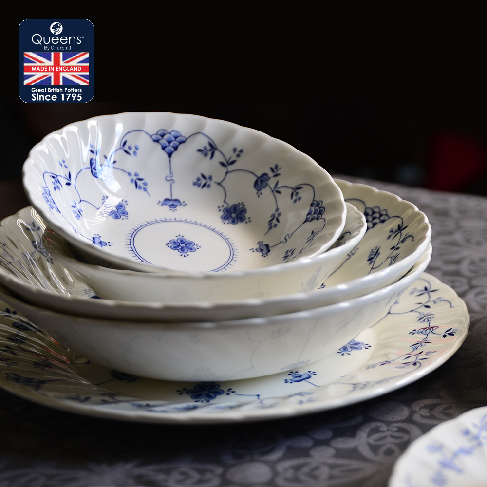 中国　青磁　花文　盃　時代箱付　M　R8208 A blue and white 'lotus bouquet' saucer dish, Mark and