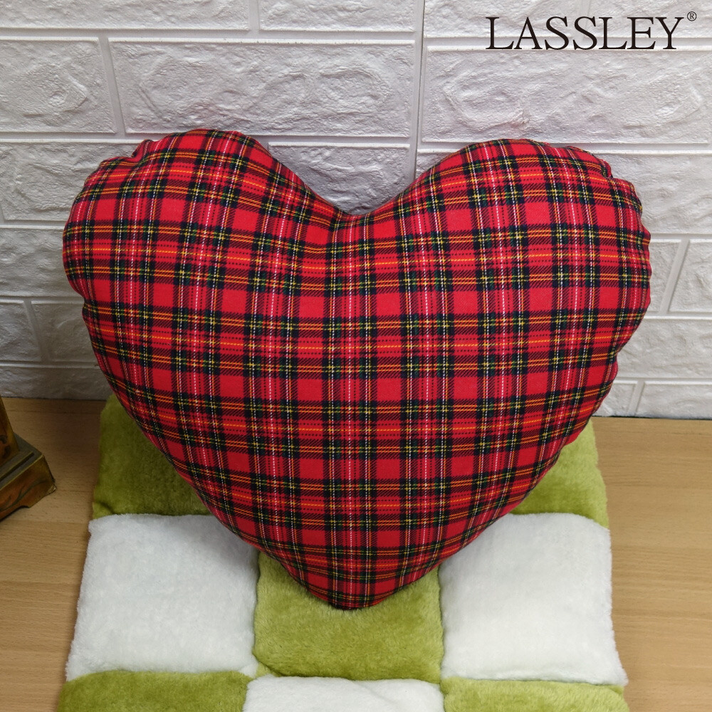 LASSLEY 蕾絲妮居家 聖誕紅格紋愛心枕-大(抱枕 浪漫情人節 造型枕 心形心型 求婚 告白 婚紗攝影 聖誕佈置 禮物 台灣製造)
