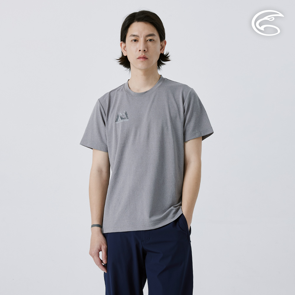 ADISI 男涼感型單向導濕速乾圖騰上衣 AL2511040 麻灰 (M-3XL)