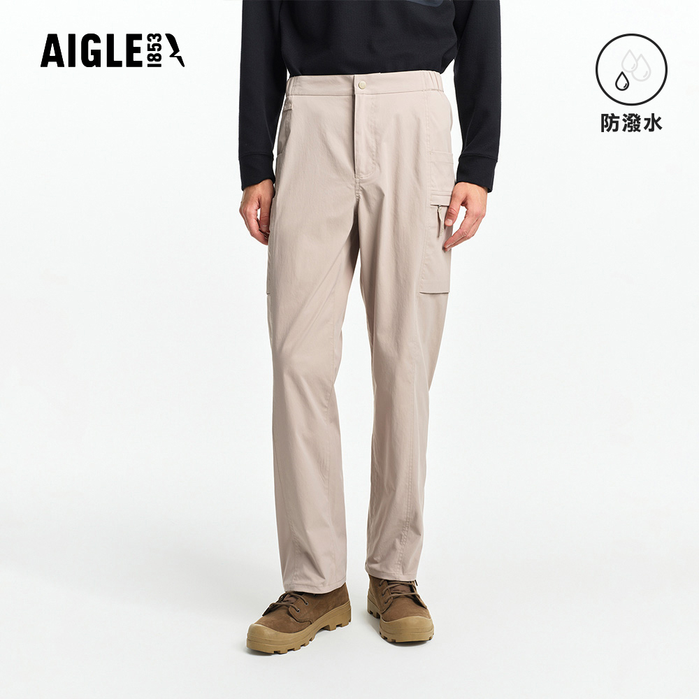 AIGLE 男 防潑休閒長褲|AG-FBL18A186 杏色(男長褲 防潑水長褲 休閒長褲)