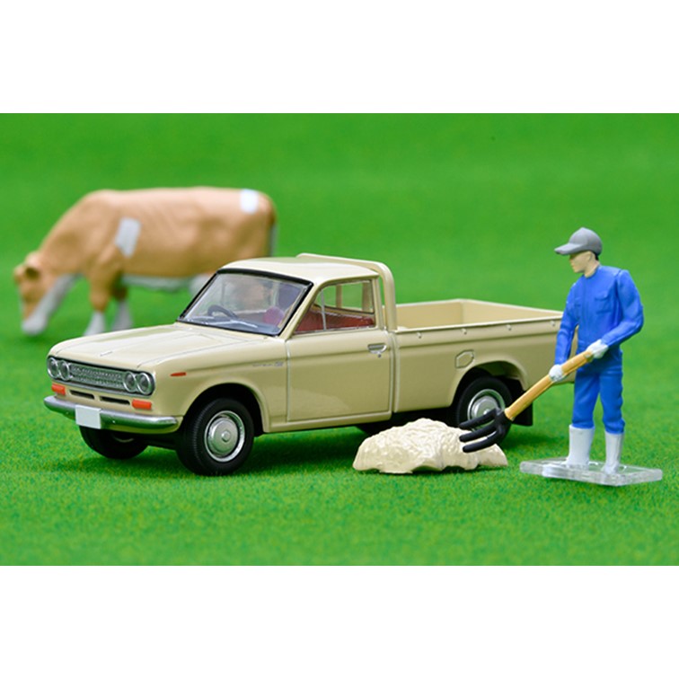 TAKARA TOMY TOMYTEC TLV-195d DATSUN 1300 TRUCK 卡車 亮棕 附人偶