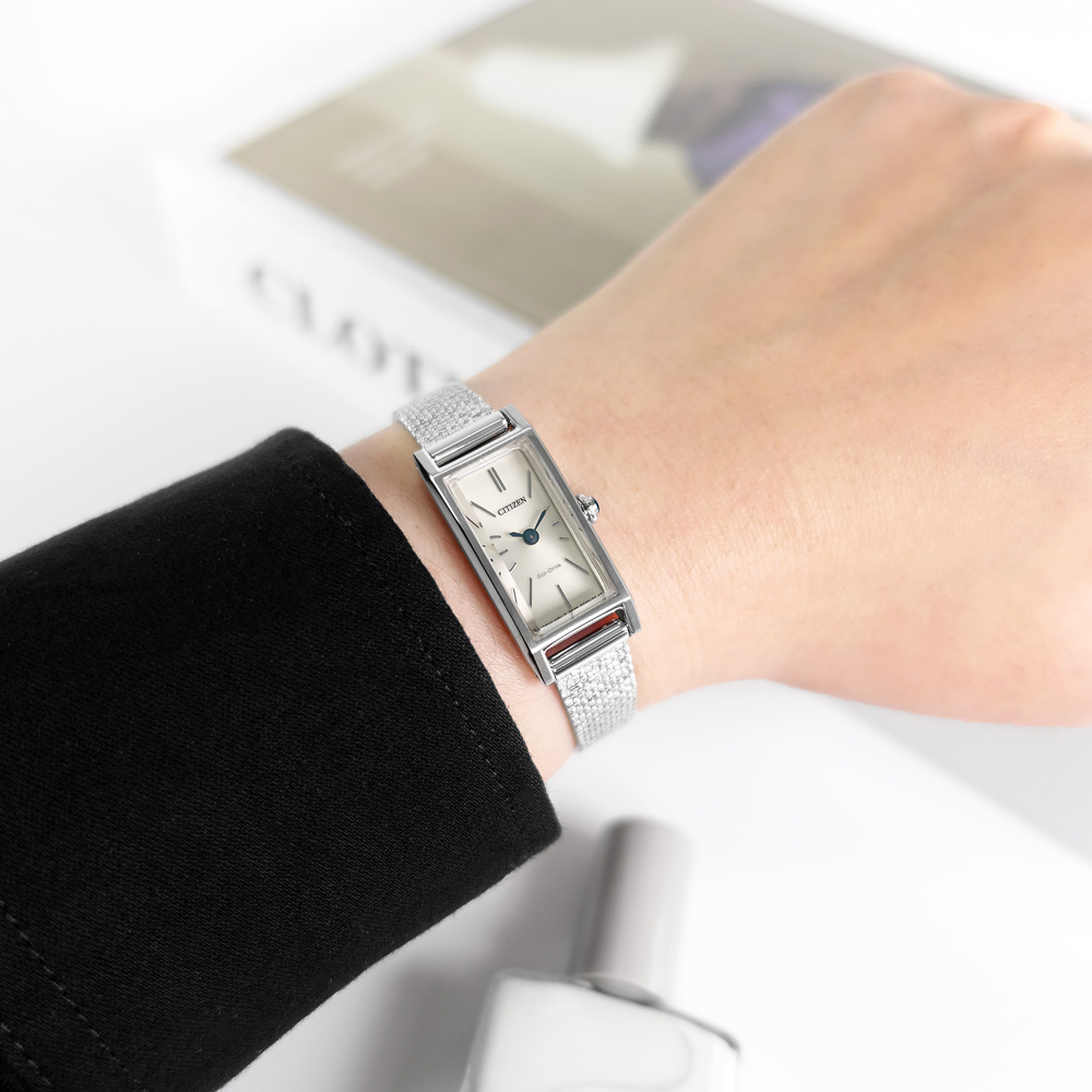 CITIZEN 星辰 / EG7040-58A / 光動能 復古長形 小巧典雅 米蘭編織不鏽鋼手錶 象牙白色 14mm