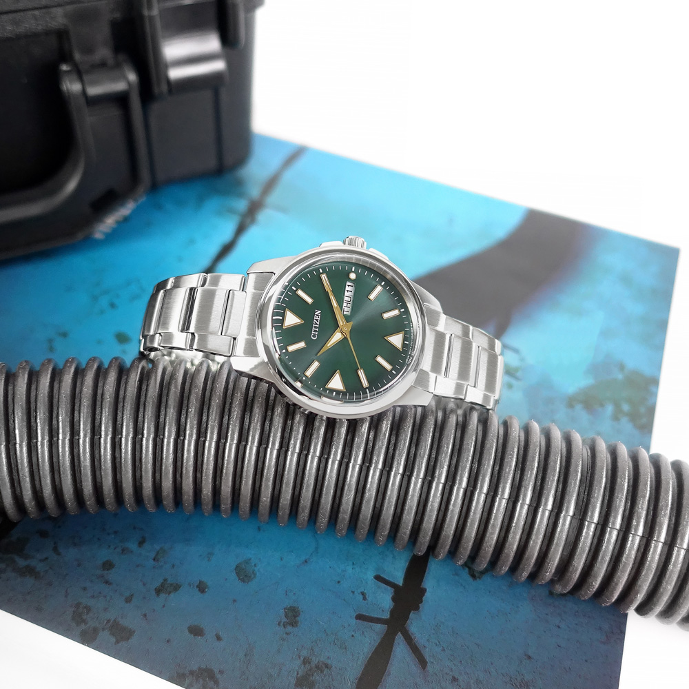 CITIZEN 星辰 /BM8180-71W / 日本國內版 光動能 星期日期 防水100米 不鏽鋼手錶 綠色 37mm