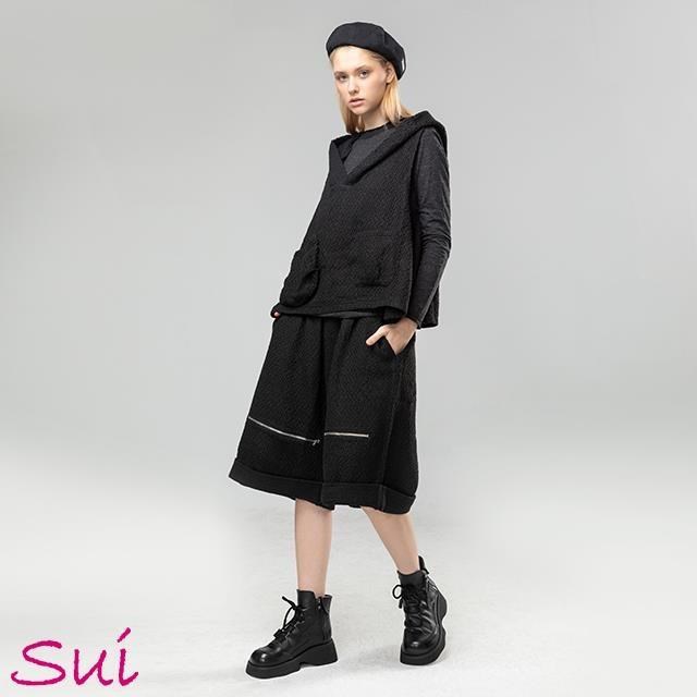 Sui服飾 鬆緊褲拉鍊裝飾褲-黑