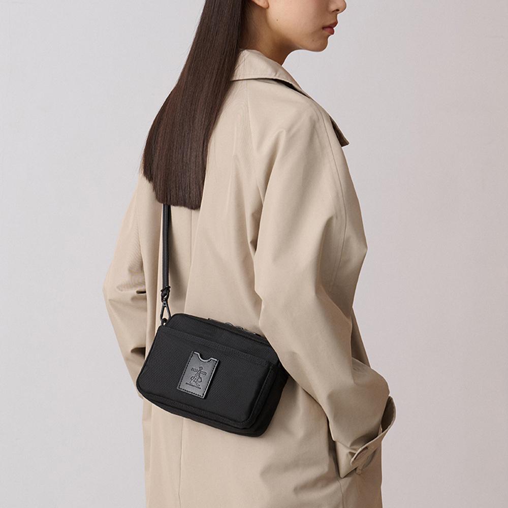 PORTER INTERNATIONAL 經典復古 LUXY系列 斜背包 (全黑)