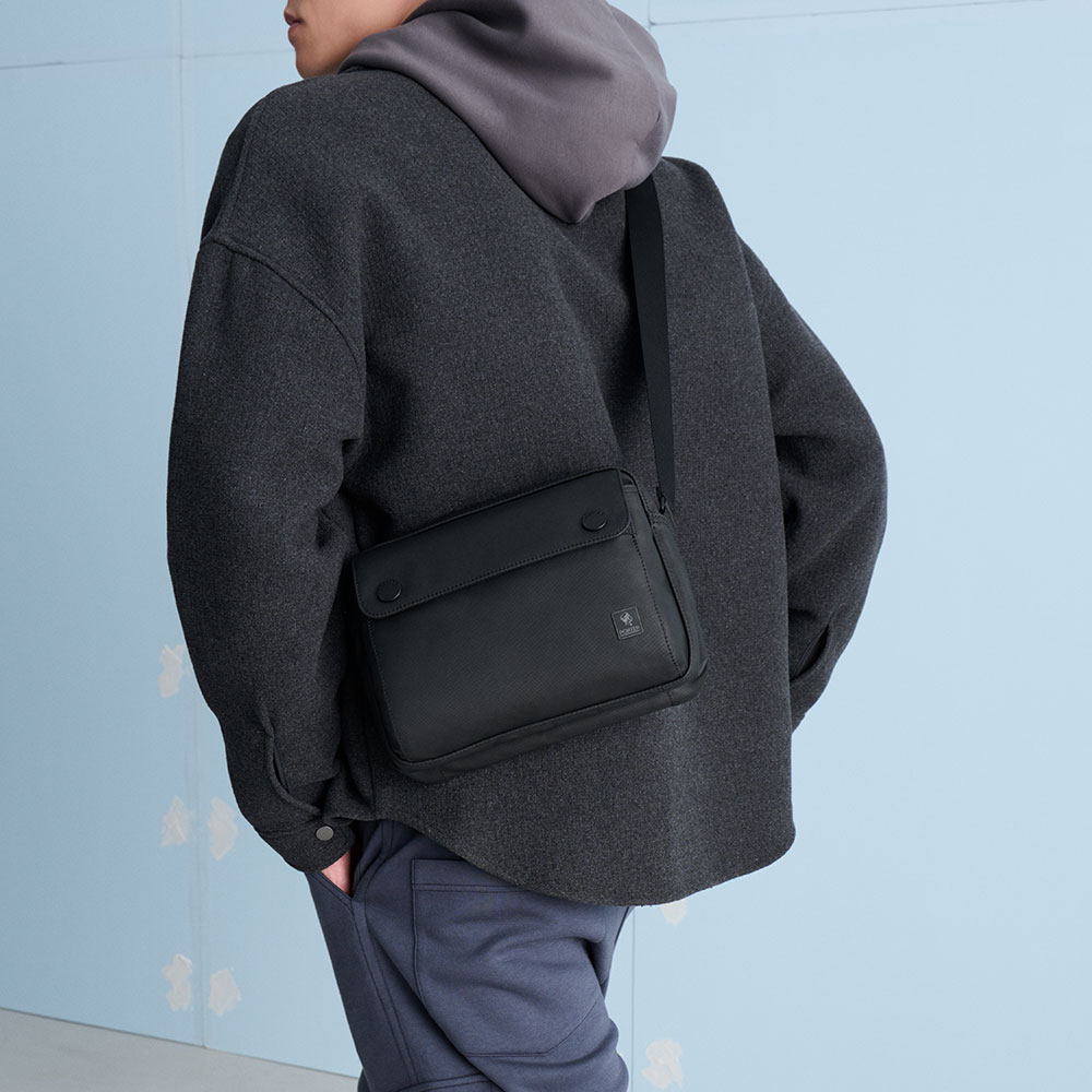 PORTER INTERNATIONAL 沉著型格 HARDY系列 斜背包(黑色)（其他規格）