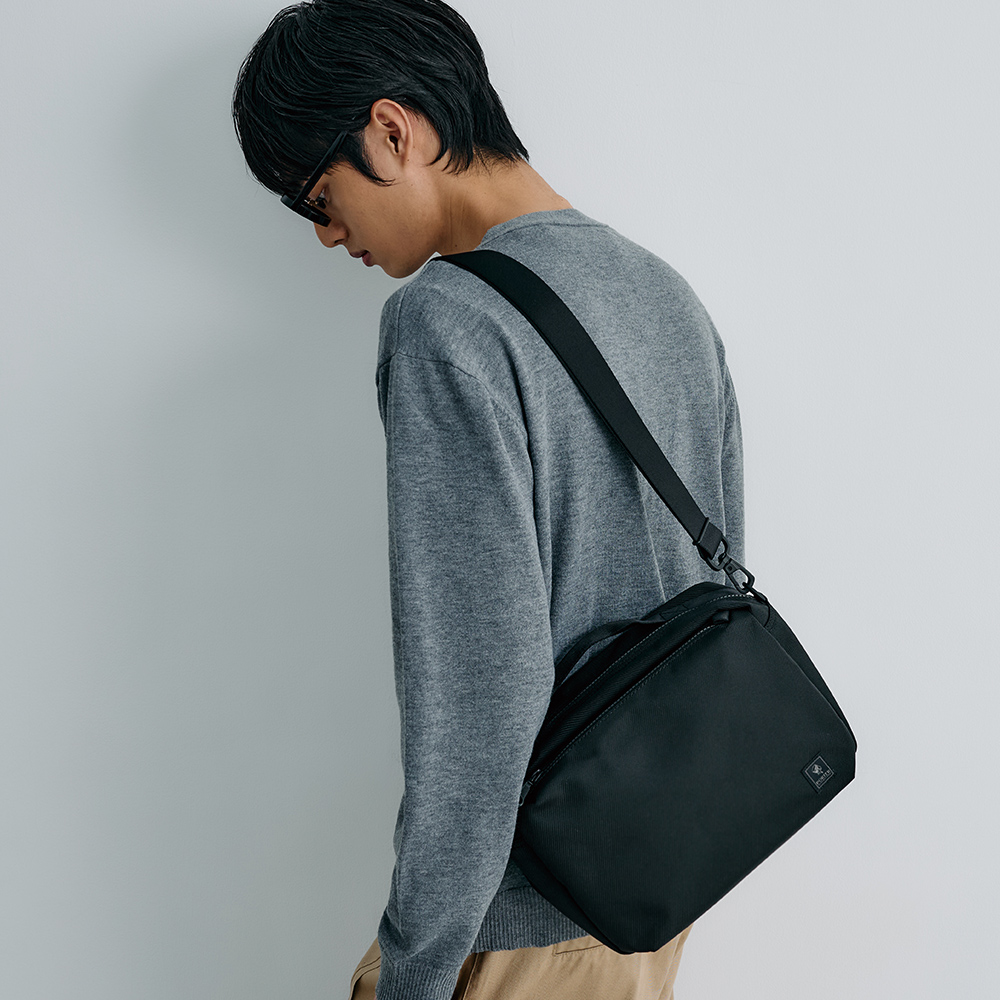 PORTER INTERNATIONAL 高效有序 NOMAD系列 斜背包(L)(黑色)