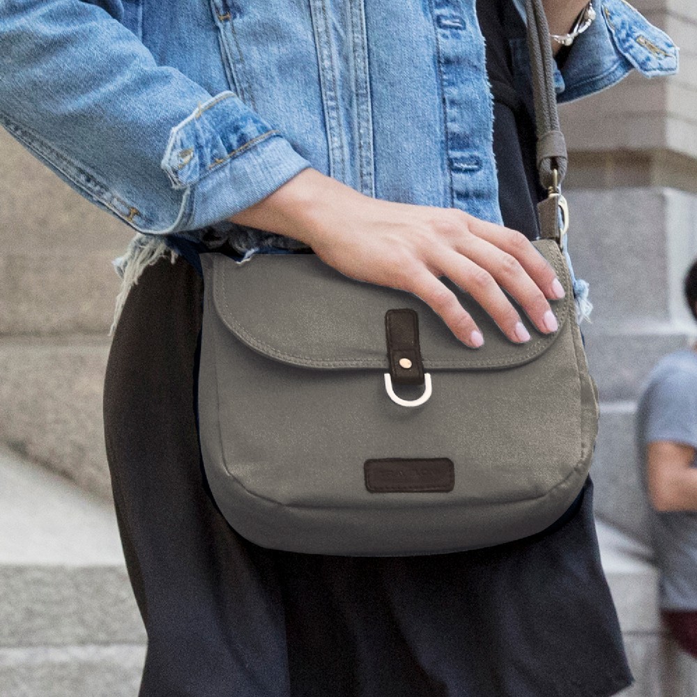 TRAVELON 美國 RFID三層防盜馬鞍包(岩灰) / 側背包 斜背包 背帶包 防割防搶