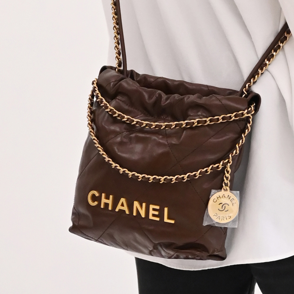 CHANEL 香奈兒 22 MINI HANDBAG 菱格小牛皮手提肩背兩用包.深棕