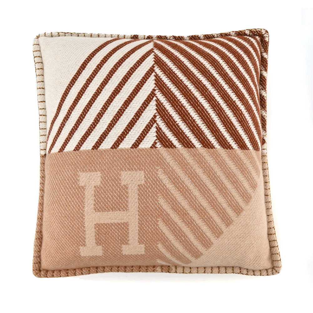 HERMES 愛馬仕 H Diagonale 斜紋手工編織羊絨枕頭(42cm/米/棕)