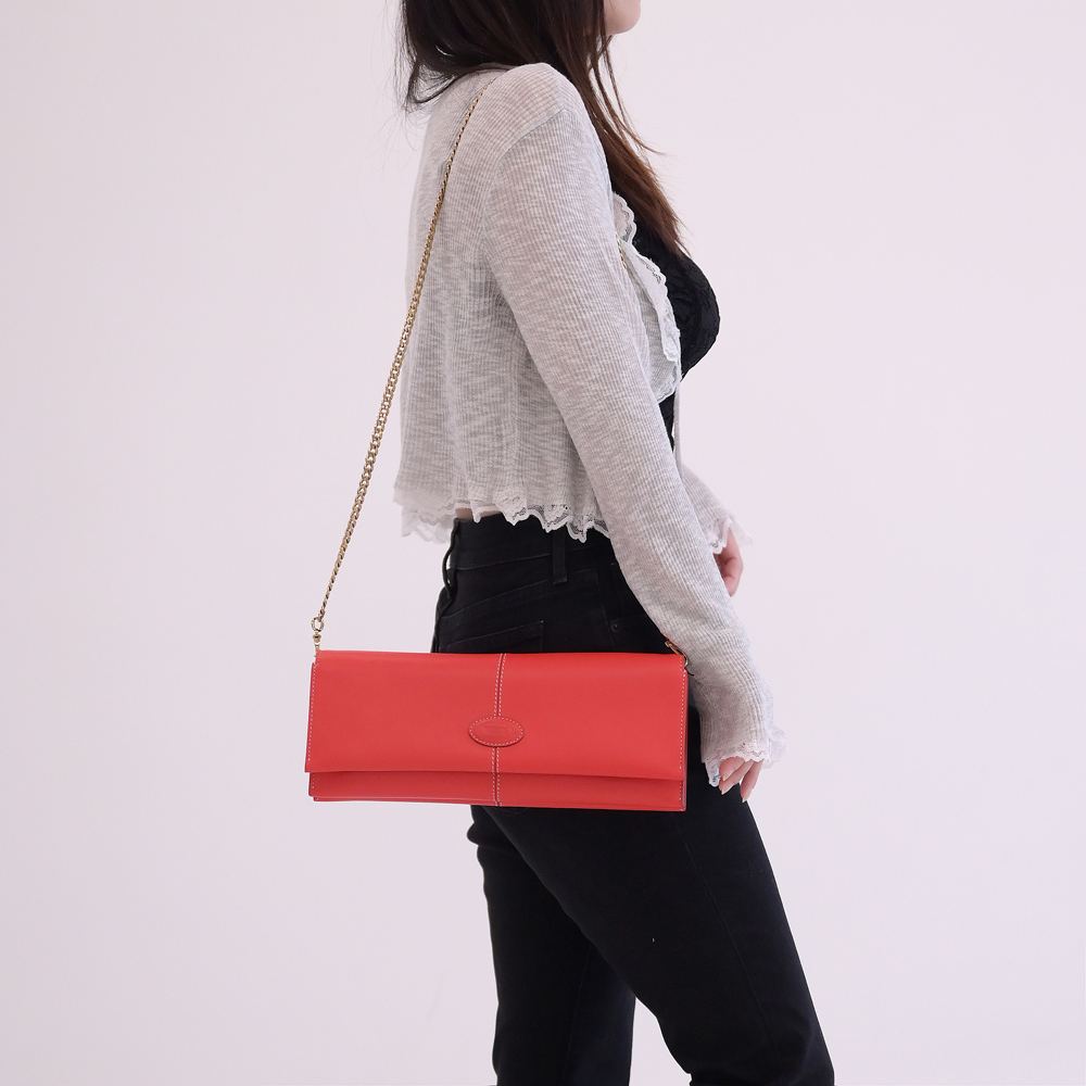 TOD'S 經典烙印徽章LOGO小牛皮翻蓋雙層斜背包.紅