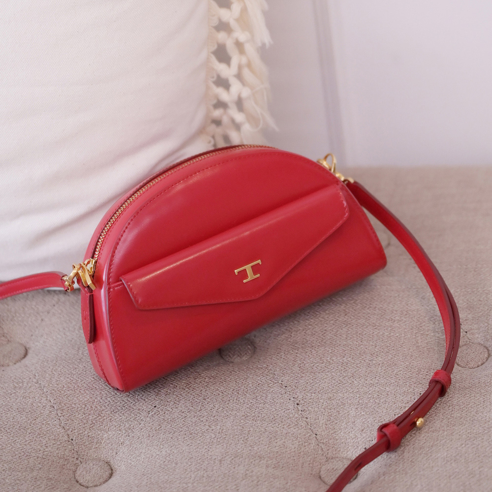 TOD'S TODS 金屬LOGO半月造型迷你牛皮拉鍊斜背包.紅