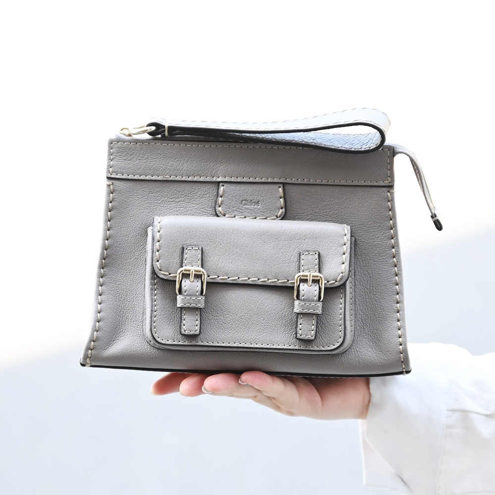 CHLOE 蔻依  Edith 壓印LOGO牛皮縫線造型手拿包.灰