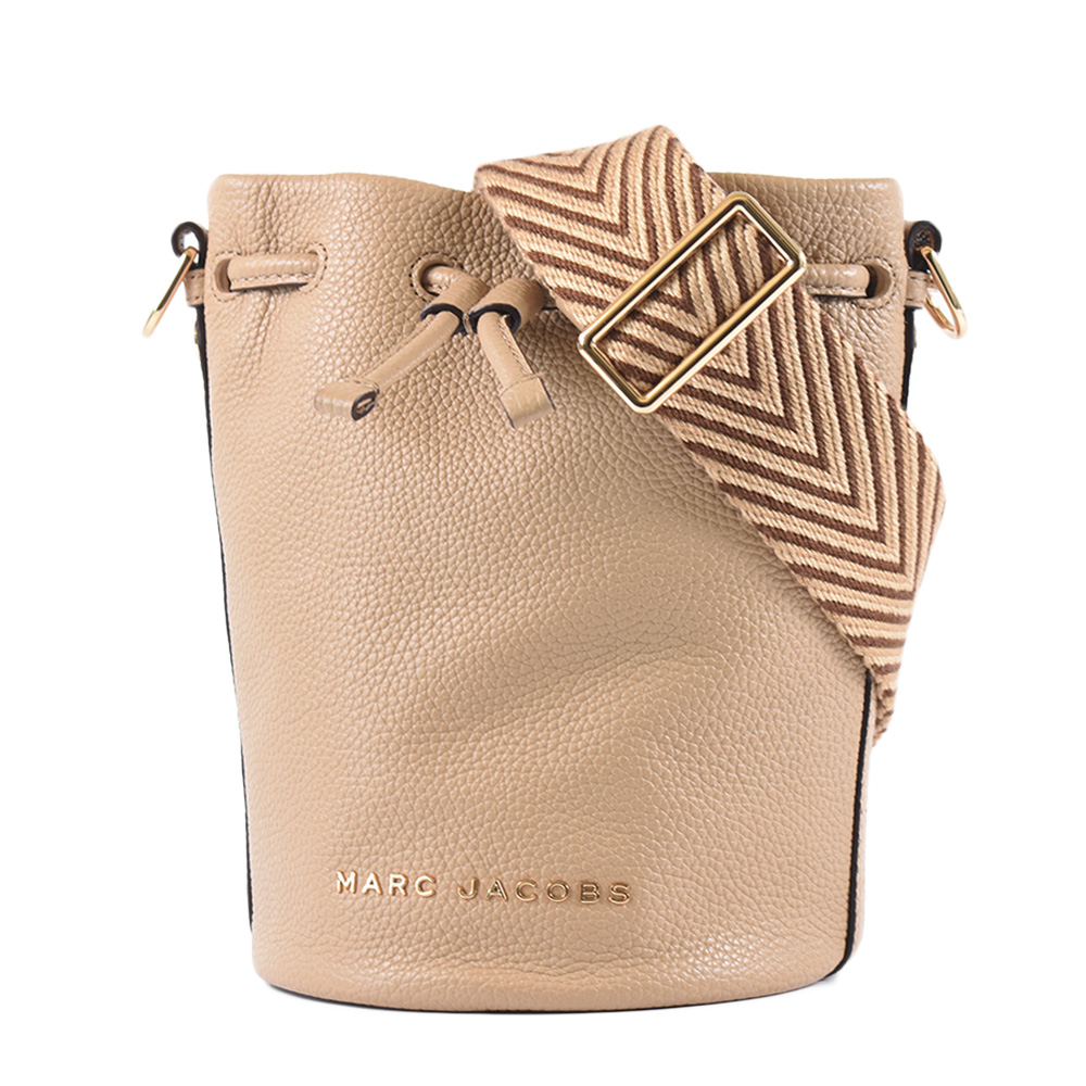 MARC JACOBS 牛皮荔枝紋束口手提/斜背二用水桶包-焦糖拿鐵