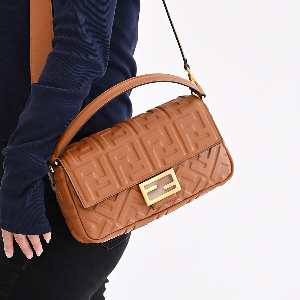FENDI 芬迪 Baguette 經典壓花NAPPA皮革兩用法棍包.咖