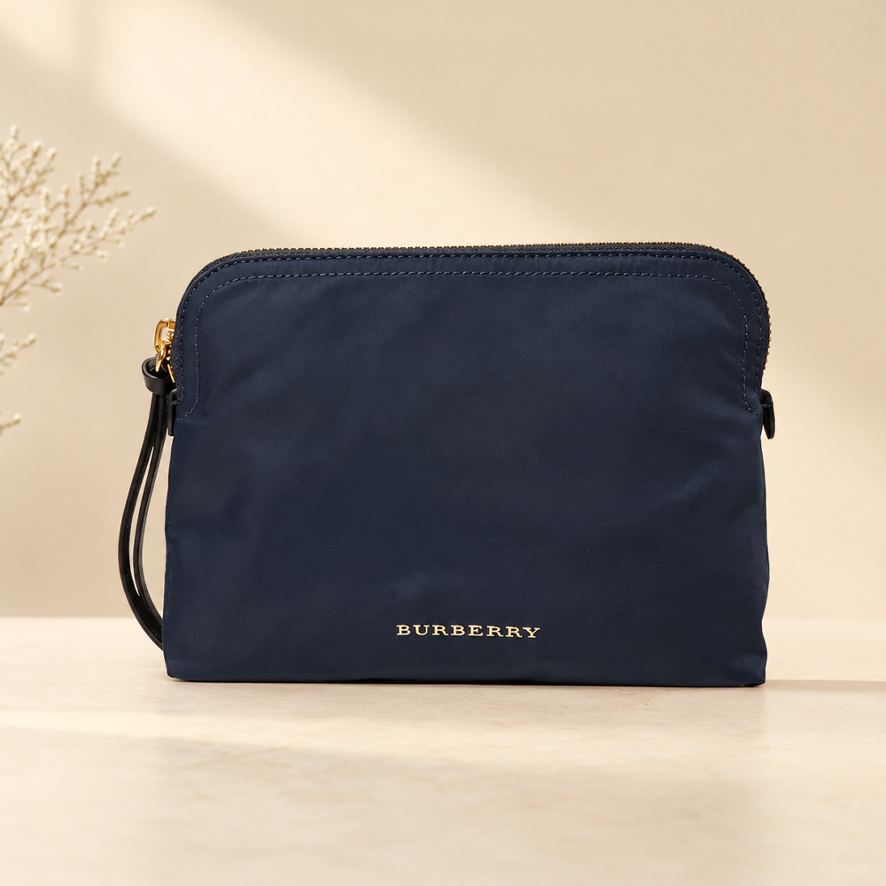 BURBERRY 巴寶莉 40209131 素面尼龍拉鍊金色LOGO化妝包/盥洗包(藍色)