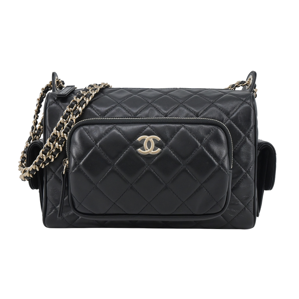 CHANEL 香奈兒 經典雙C LOGO 菱格紋皺褶小羊皮相機包(黑色)