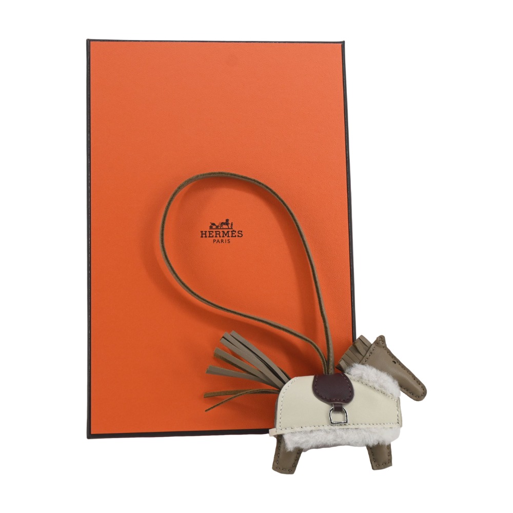HERMES 愛馬仕 Rodeo Robeo Plush 諾羊毛馬披毯造型羊皮小馬吊飾
