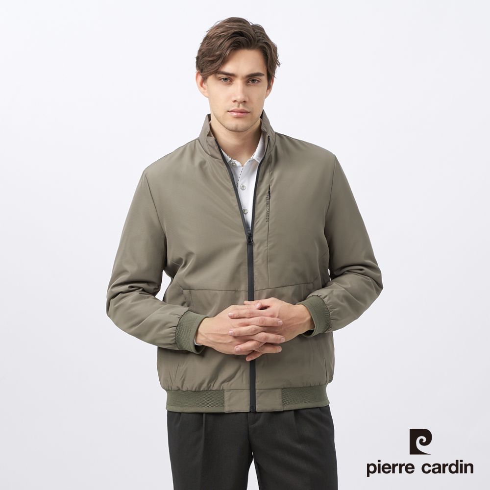 Pierre Cardin 皮爾卡登 男裝 都會休閒暗格紋立領鋪棉夾克外套-卡其綠 (5235765-47)