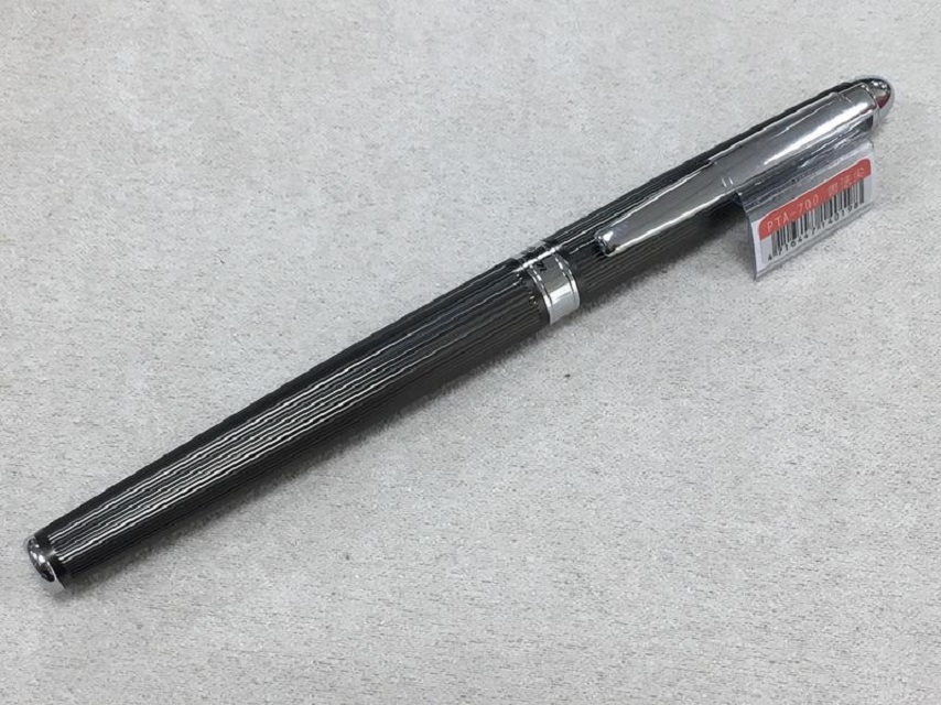 牌 書法尖鋼筆(PTA-700)書寫角度改變可寫出不同粗細度 金屬直條紋筆身