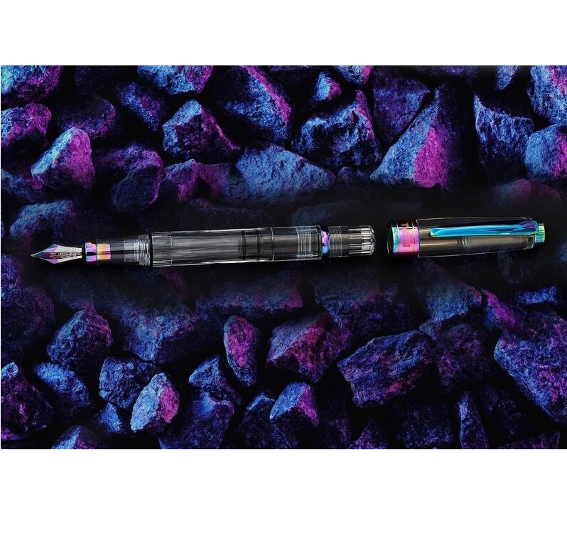 TWSBI 三文堂 鑽石 DIAMOND 580 IRIS 透明 活塞上墨鋼筆(彩虹)