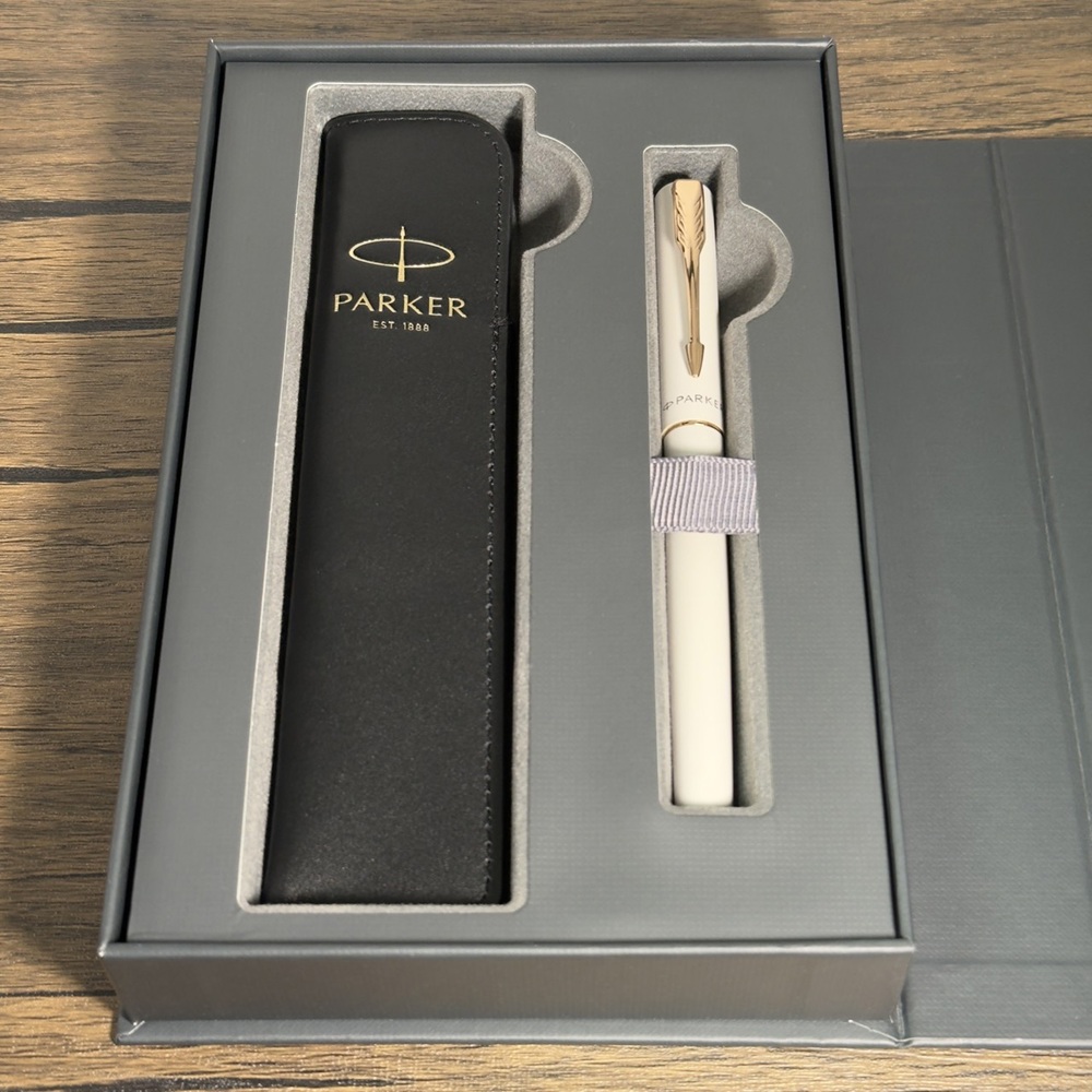 PARKER 派克 威雅XL月光白鋼筆 真皮筆套禮盒