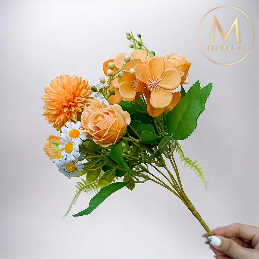 FLORAL M 花藝 法式小花園玫瑰洋甘菊橘色花束仿真花花材 仿真花 人造花 假花 裝飾花 花藝材料 居家擺設 仿真花束 乾燥花替代 不凋謝花 高擬真花 插花材料 攝影道具 商業佈置 室內裝飾 花藝設計