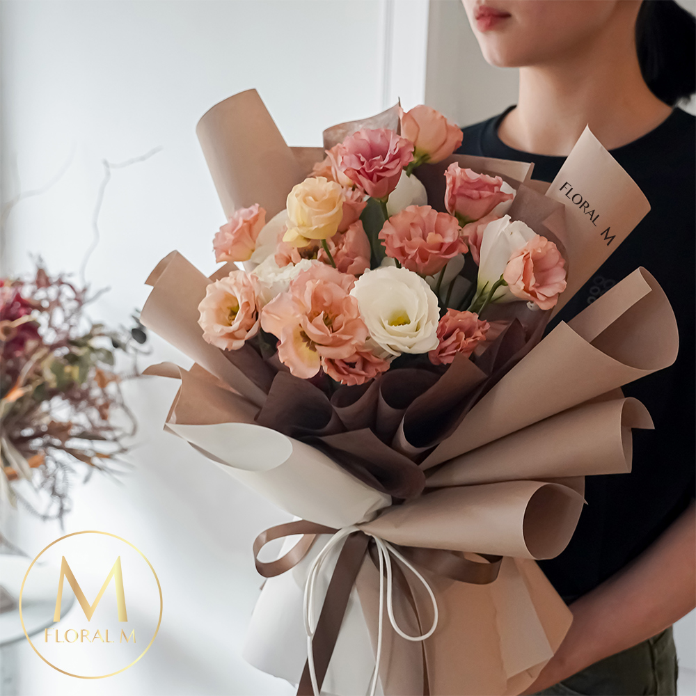 FLORAL M 花藝 愛戀曼哈頓焦糖奶茶桔梗鮮花花束 桔梗花束 奶茶色花束 焦糖花束 曼哈頓花束 鮮花花束 高級花束 女生禮物 生日花束 情人節花束 氣質花禮 高顏值花束 送禮推薦 花藝設計