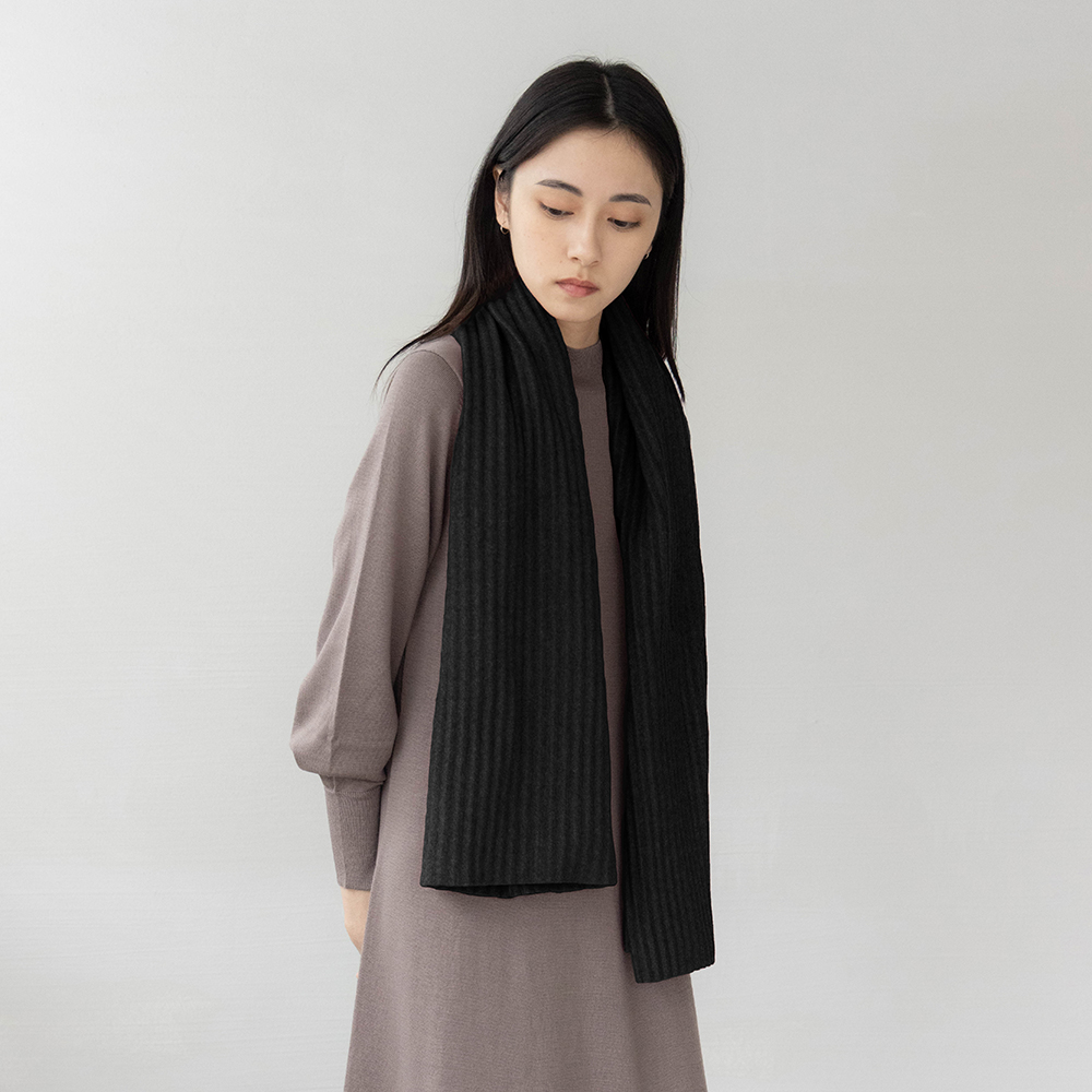 北歐櫥窗 Design House Stockholm 褶毛絨短圍巾（黑）