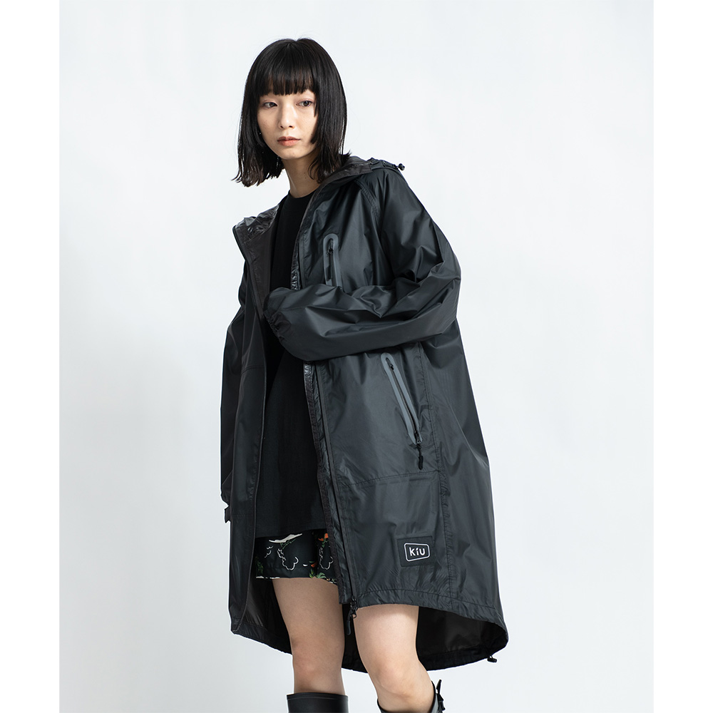 KiU 日本28900 黑色空氣感雨衣/時尚防水風衣附收納袋(男女適用