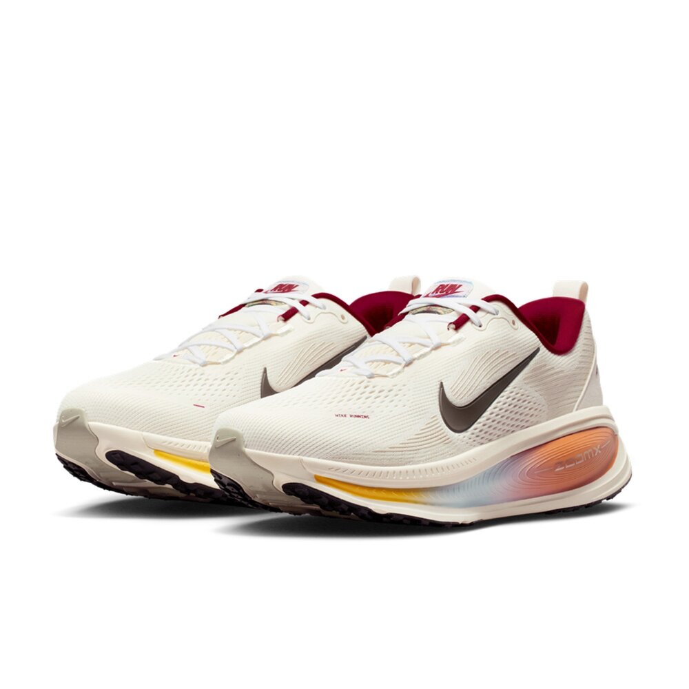 NIKE 耐吉 Vomero 18 馬年限定 米紅漸層 氣墊 厚底 緩震 休閒鞋 運動鞋 男鞋 IQ1131-120