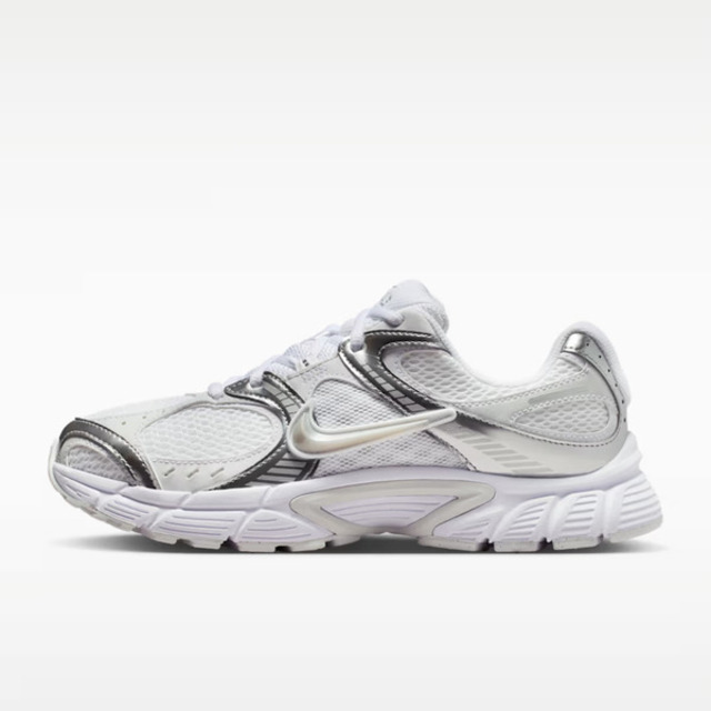 NIKE 耐吉 Nike 耐吉 W V5 RNR HQ7901-112 女 運動休閒鞋 復古鞋 緩震 舒適 白銀