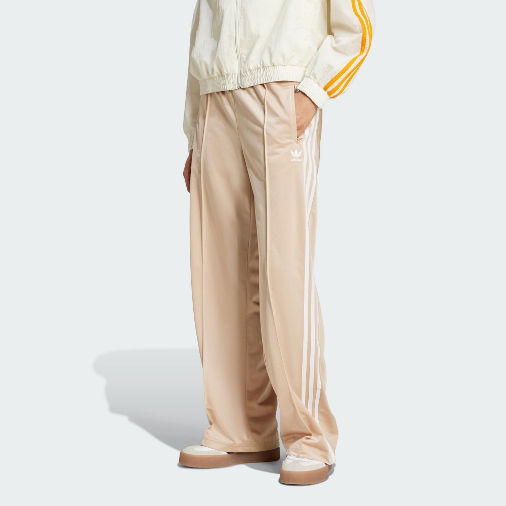 adidas 愛迪達 ADIDAS 長褲 FIREBIRD TP 米膚色 三線褲 寬版 女 IZ2753