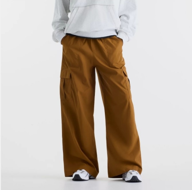 New Balance 紐巴倫 NEW BALANCE 長褲 NB 土棕色 梭織 工裝褲 寬褲 女 WP53504BFT