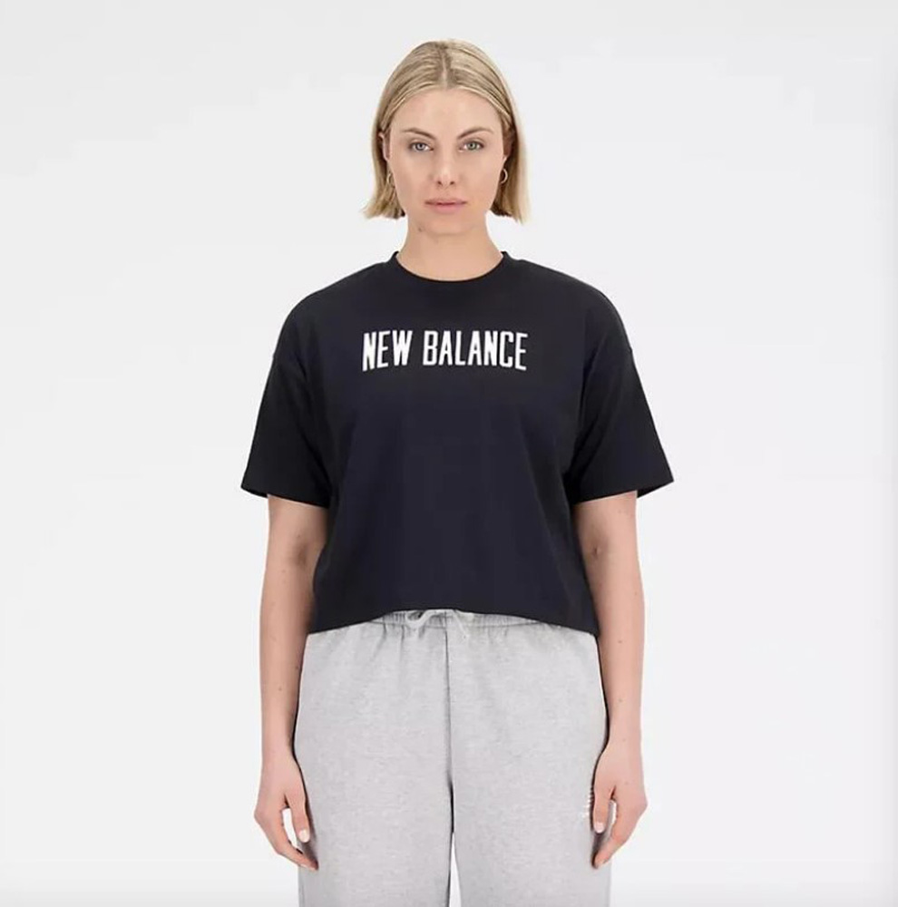 New Balance 紐巴倫 短T 黑色 大LOGO 寬短版 短袖 上衣 女 WT33172BK