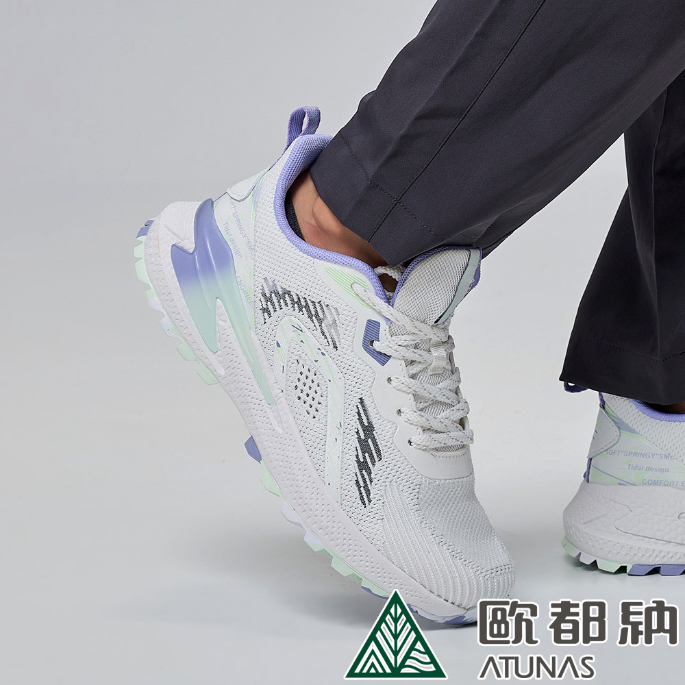 ATUNAS 歐都納 女款輕量透氣跑鞋 (A8GCEE18W 白/紫/輕量/透氣/耐磨)