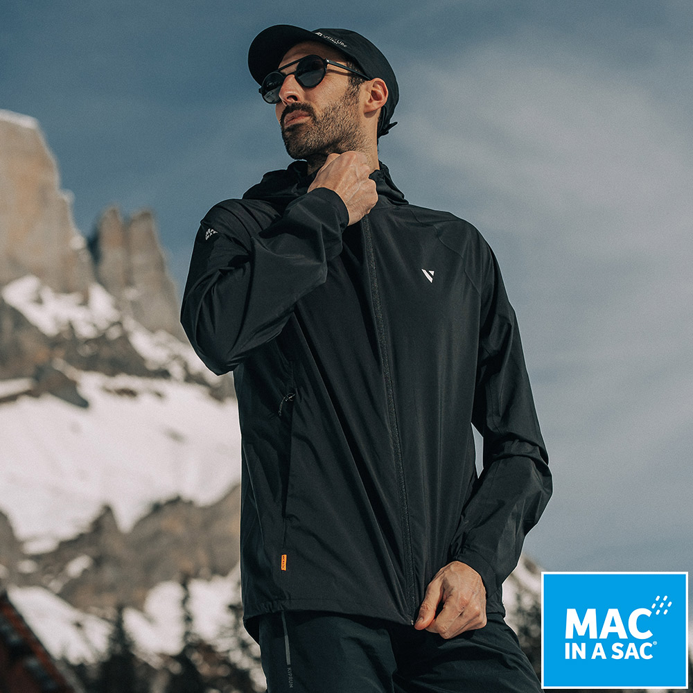 MAC IN A SAC 男款VENTURE袋著走透氣防水外套MNS131黑/連帽外套/收納體積小/方便攜帶