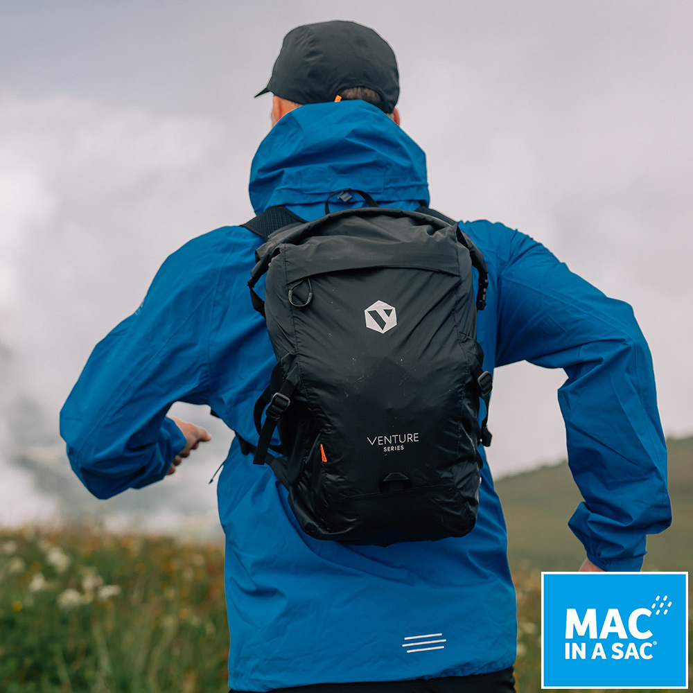 MAC IN A SAC VENTURE防水輕量背包MNS144黑/馬拉松背包/運動背包/捲收式登山包