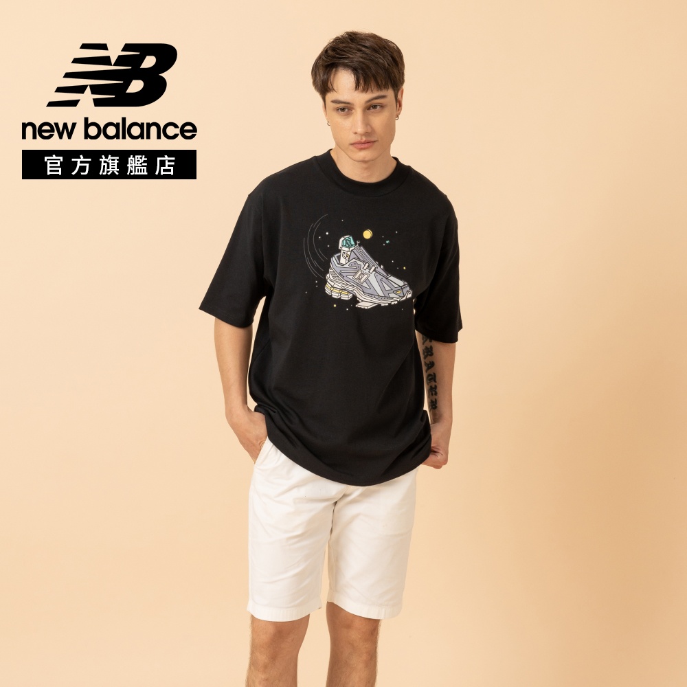 New Balance 紐巴倫 [New Balance]飛行球鞋科幻插畫短袖上衣_男性_黑色_MT6121JOBK