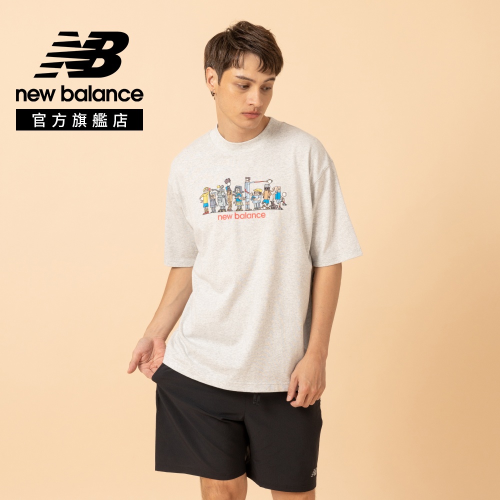 New Balance 紐巴倫 [New Balance]趣味人物插畫短袖上衣_男性_淺灰色_MT61T7CJAHH