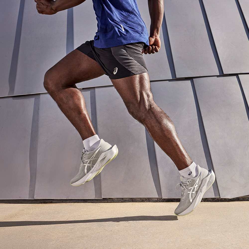 Asics 亞瑟士 NOVABLAST 6 PLATINUM 男款 白金系列 彈力 慢跑鞋 1011C312-020
