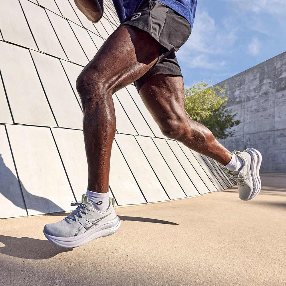 Asics 亞瑟士 GEL-NIMBUS 28 PLATINUM 男款 白金系列 緩衝 慢跑鞋 1011C310-020