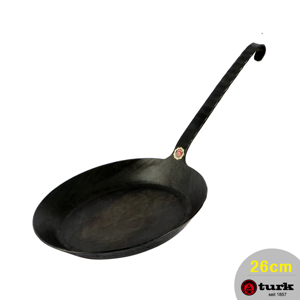 turk 【德國土克鐵鍋】手工職人專業一體成型26cm平底鍋長柄(台灣總代理經銷)65526